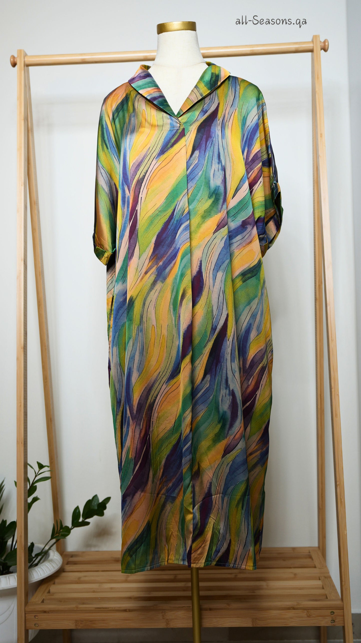 100122B - Dress