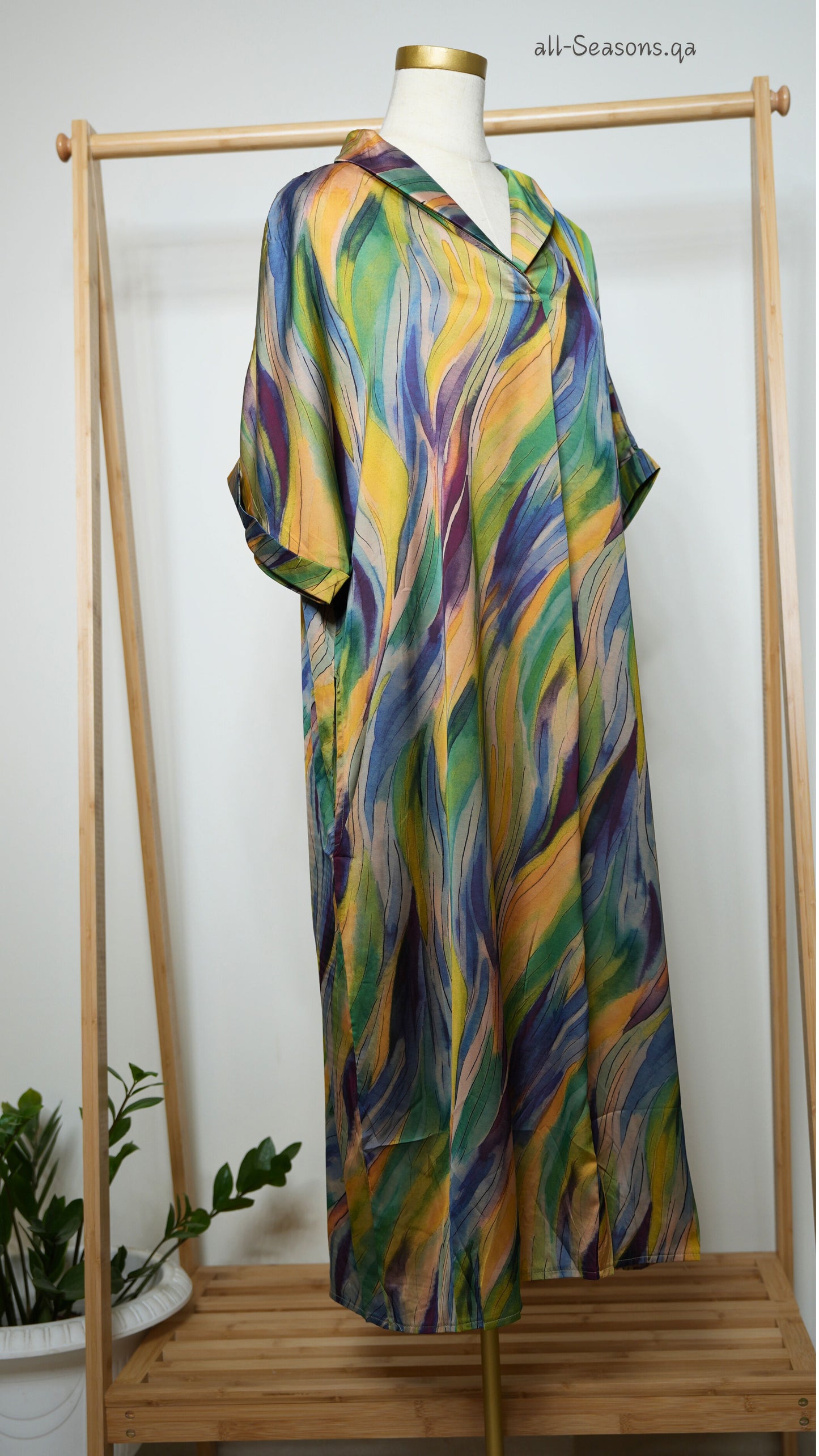 100122B - Dress