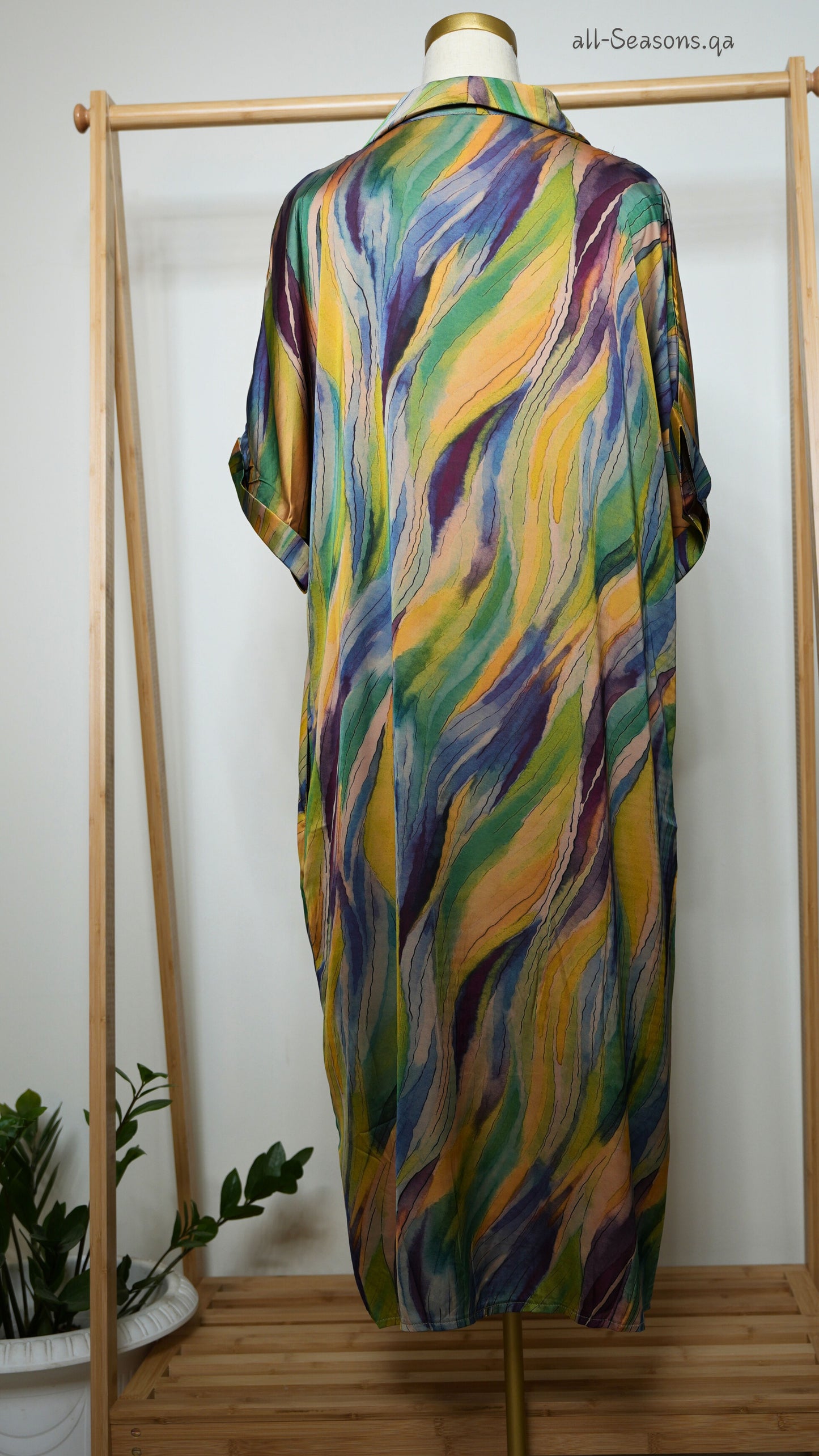 100122B - Dress