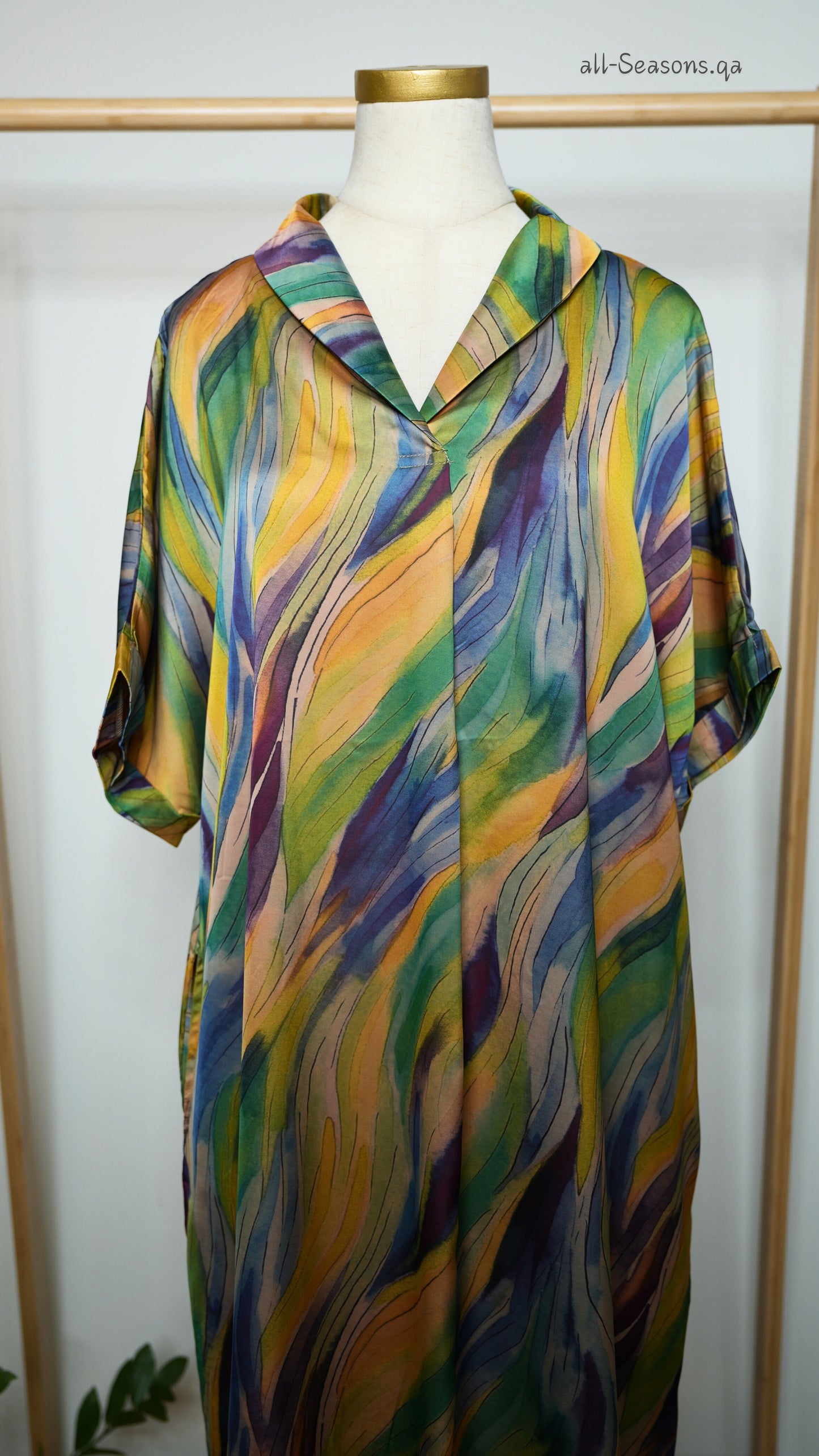 100122B - Dress